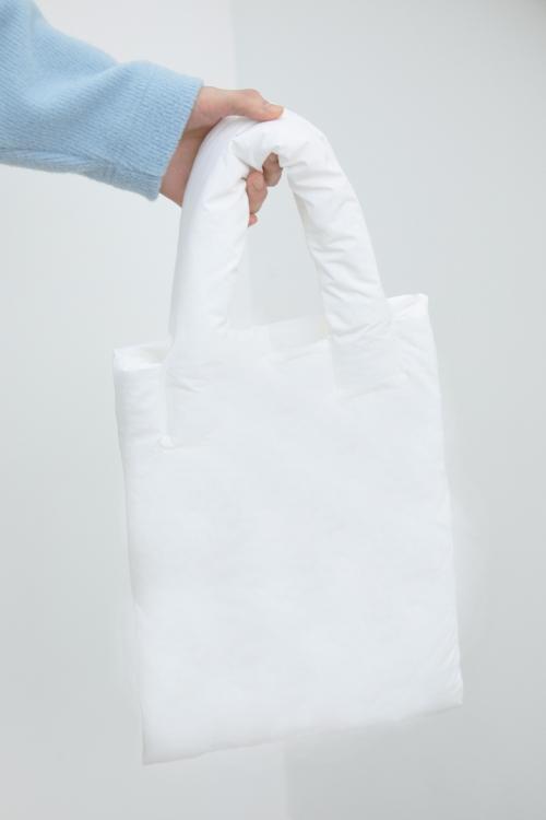 PADDED ZIP TOTE BAG WHITE