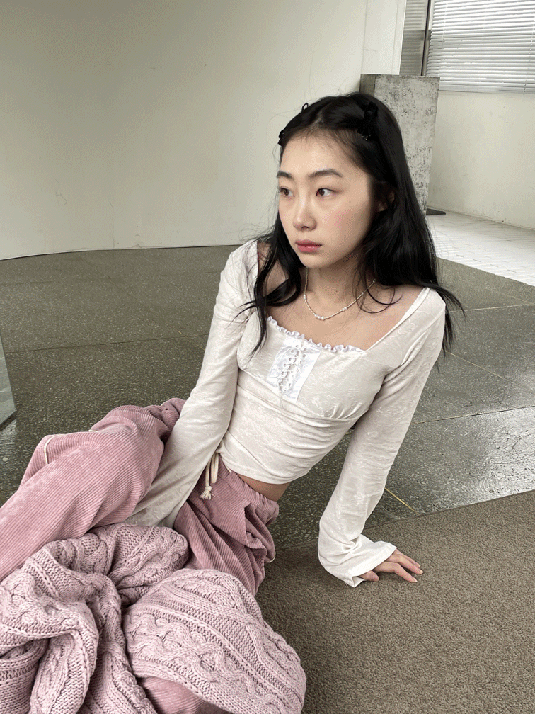 rapunzel crop eyelet t