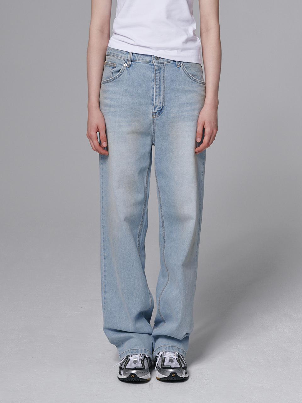 Stain washed semi wide jean