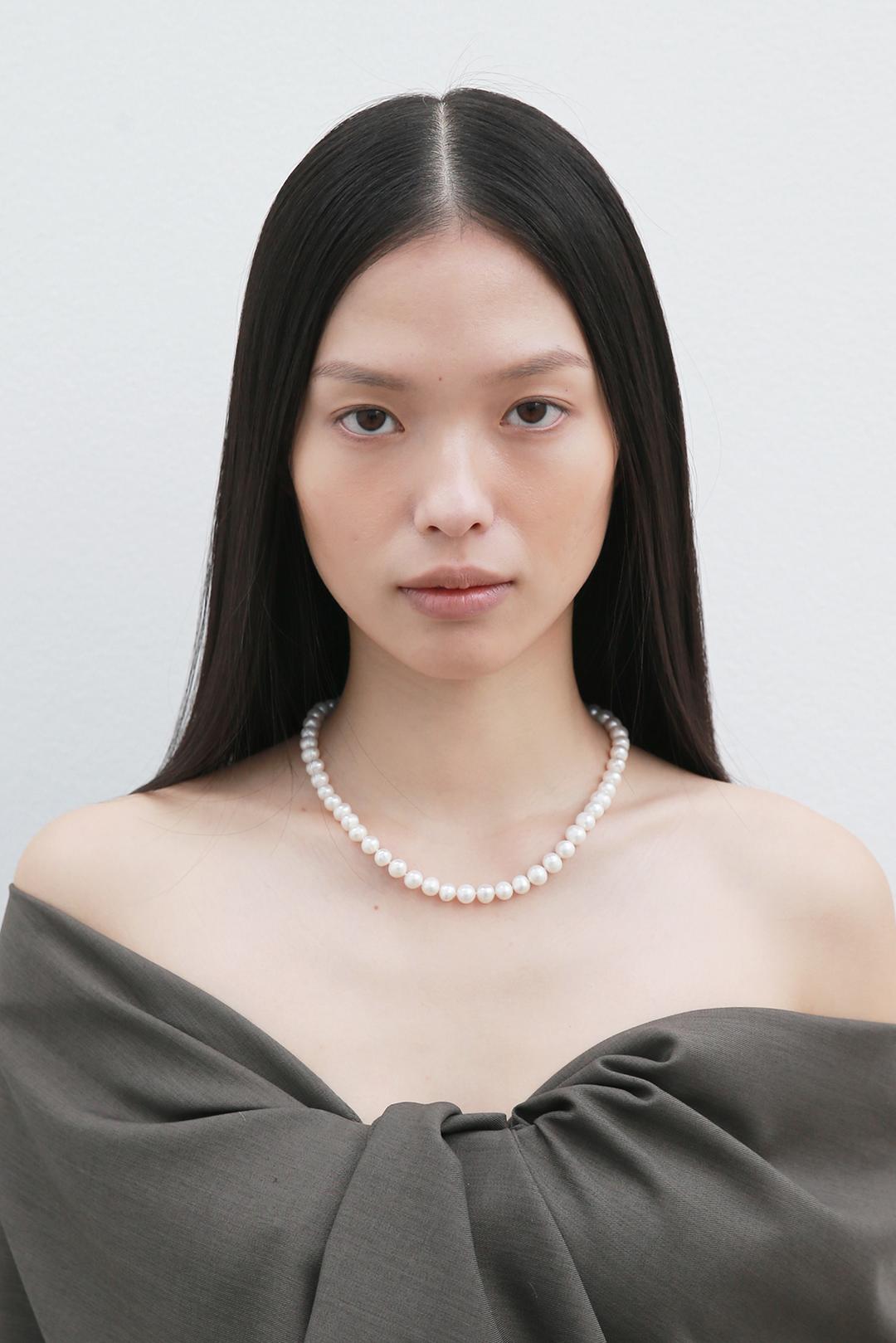bold pearl necklace