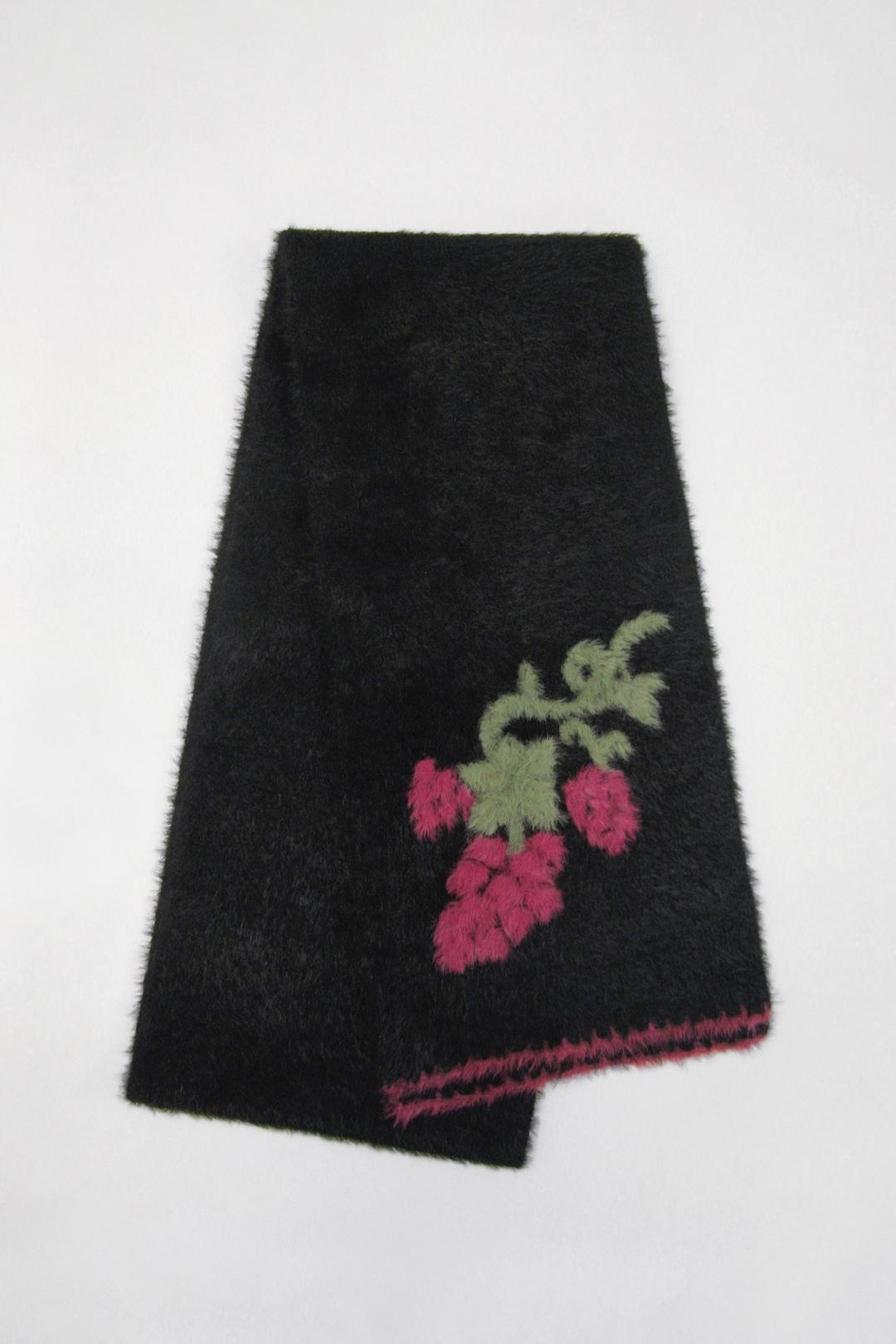 Handmade Grape Muffler (Black)