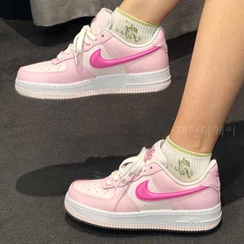 나이키 에어포스 1 로우 파우 프린트 핑크 곰발바닥 HM3696-661