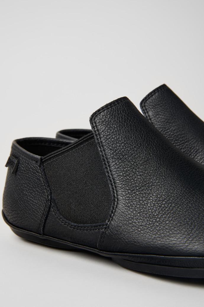 여성 블랙 컬러 가죽 소재 슈즈