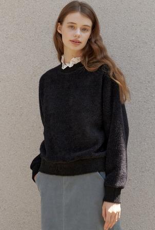 A FLUFFY SWEATSHIRT_BLACK