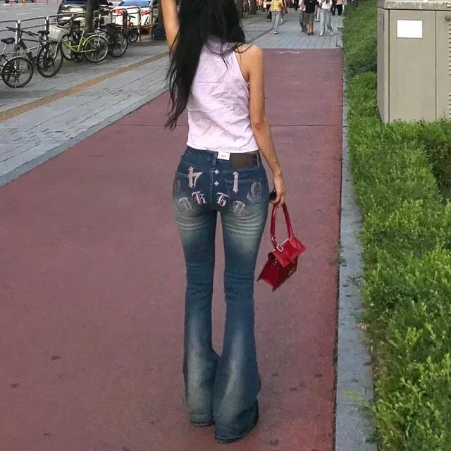 Girls Girls Girls 힙 포인트 워싱 부츠컷 데님 (2 colours)