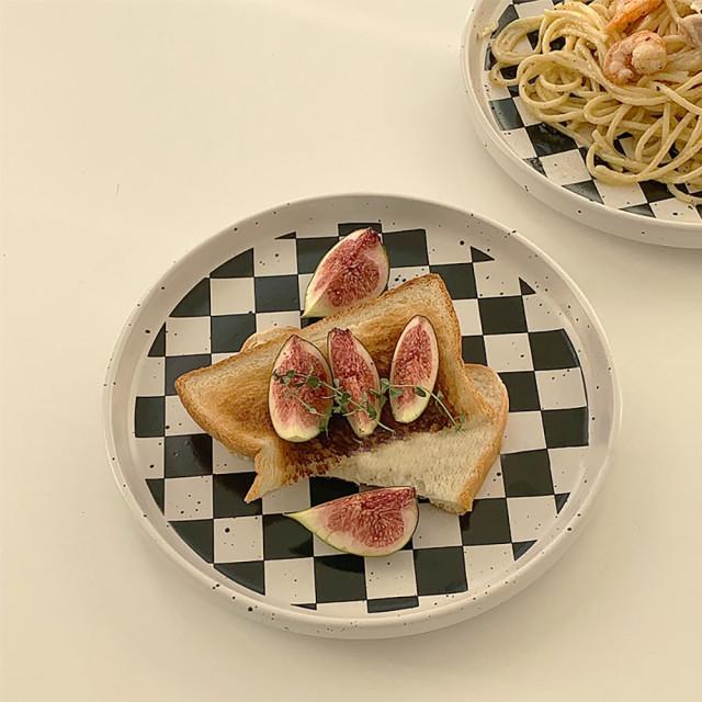 스튜디홈 체크패턴 접시 빈티지 디저트 플레이트 예쁜 카페 플레이팅 브런치 스테이크 그릇