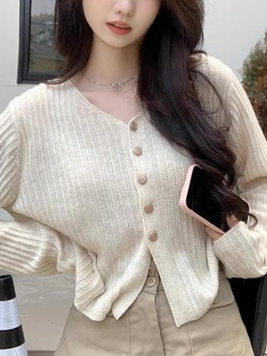 [베이지/그레이] 라이어 브이넥 골드 버튼 금장 여리 데일리 긴팔 페미닌 올드머니룩 니트 숏 가디건