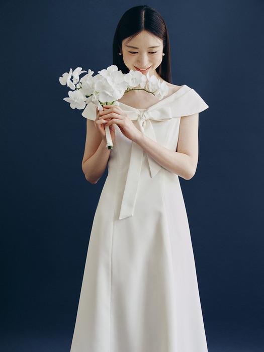 QUINN Boat neck ribbon tied flared long dress (Ivory/Black)