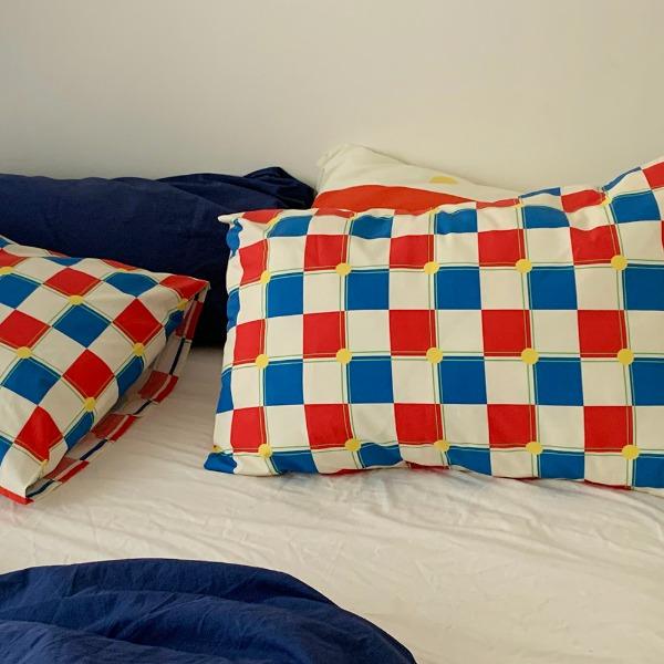 club chekc pillow