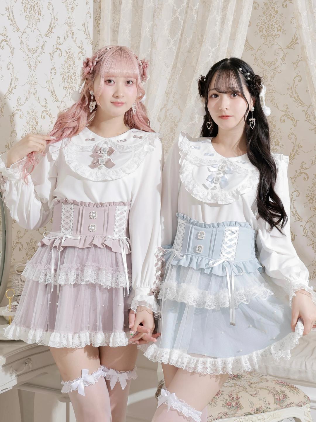 メニーリボンレースアップブラウス