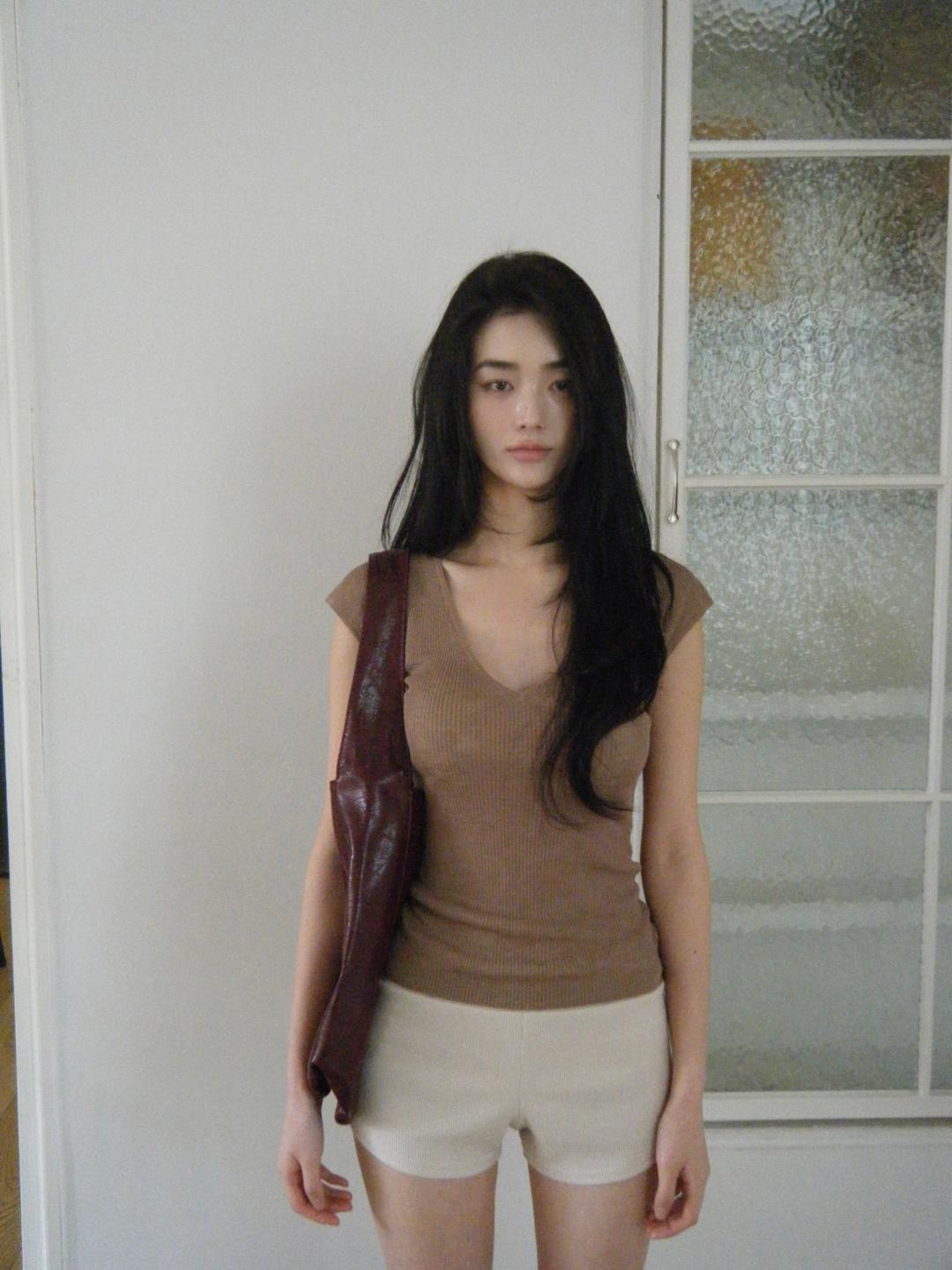 neutral v top