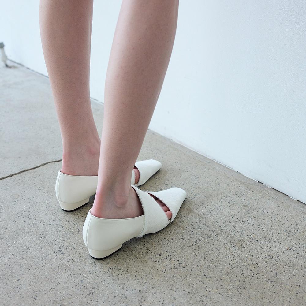 HOV cutout loafer_ecru calf-hair