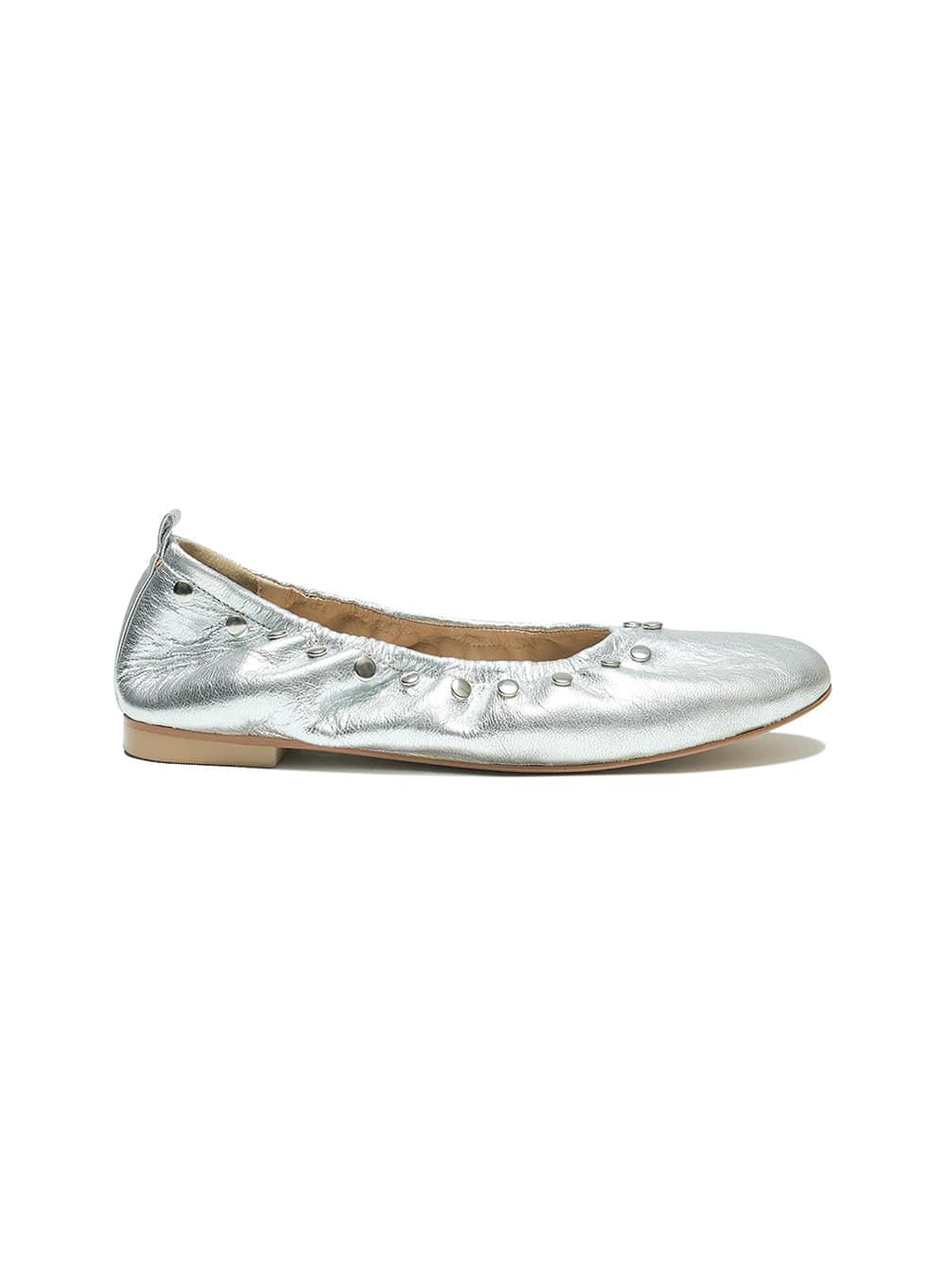 [WOMEN] STUDDED POINTED FLAT SHOES_SILVER