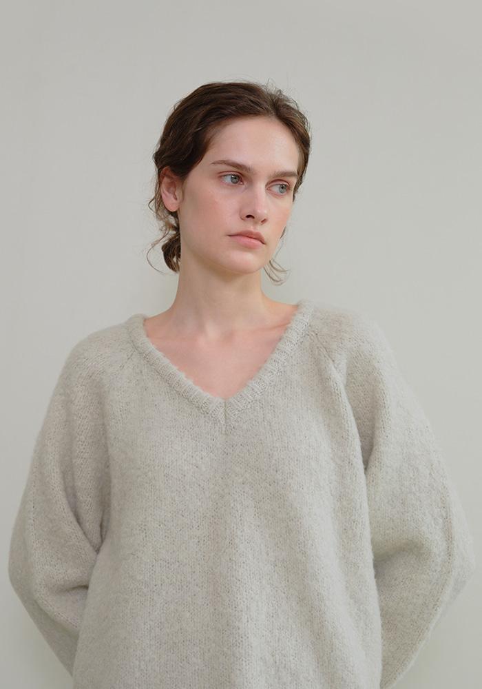 Hairy alpaca loose-fit knit (Ash cream)