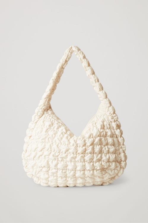 [제니착용_오프화이트] COS 코스 퀄팅 퀼티드 오버사이즈백 quilted oversized bag