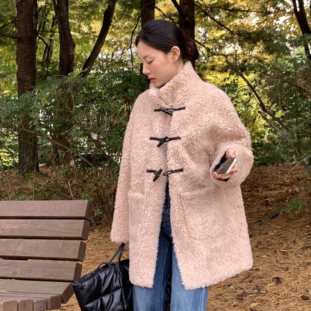 High-neck duffle shearing bear mustang