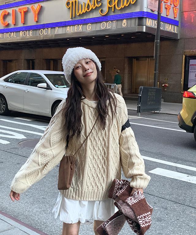 데일리쥬 [MADE] 페르베 피셔꽈배기 라운드 니트