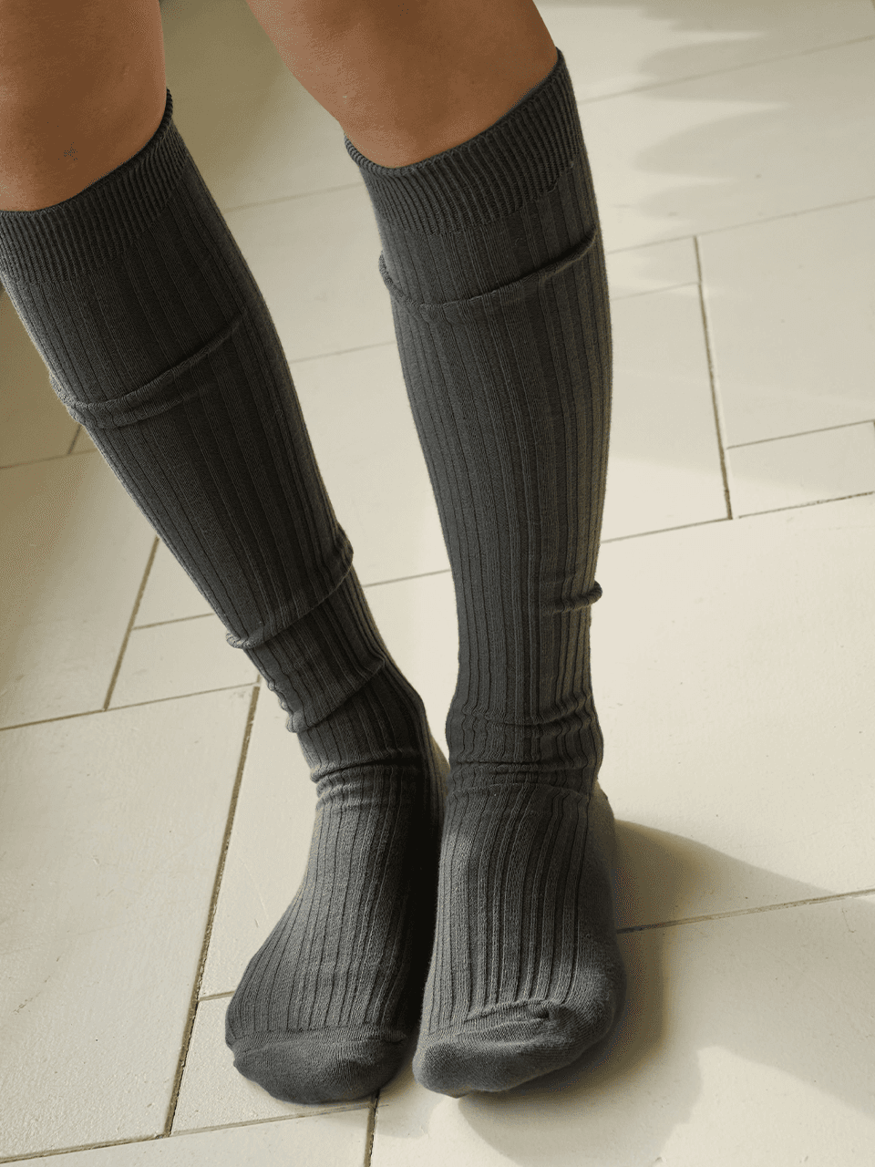 Organic cotton knee socks in charcoal_차콜 니삭스