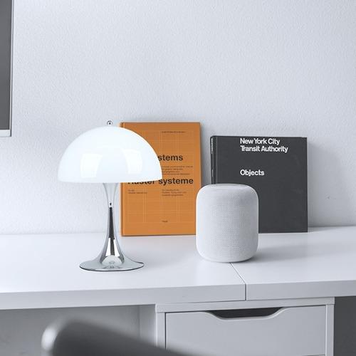 델루나 단 스탠드 화이트 크롬 테이블 카페 조명