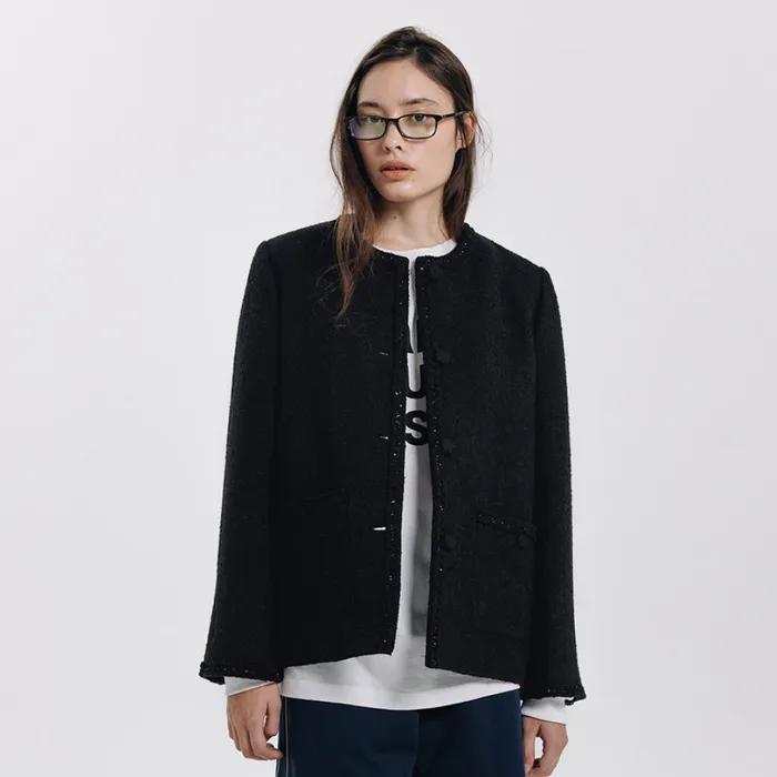 a tweed jacket (black)