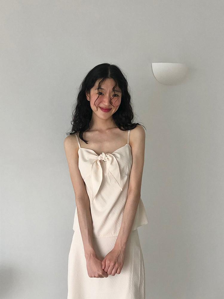 웨더 도트 실키 나시 블라우스 리본 뷔스티에블라우스