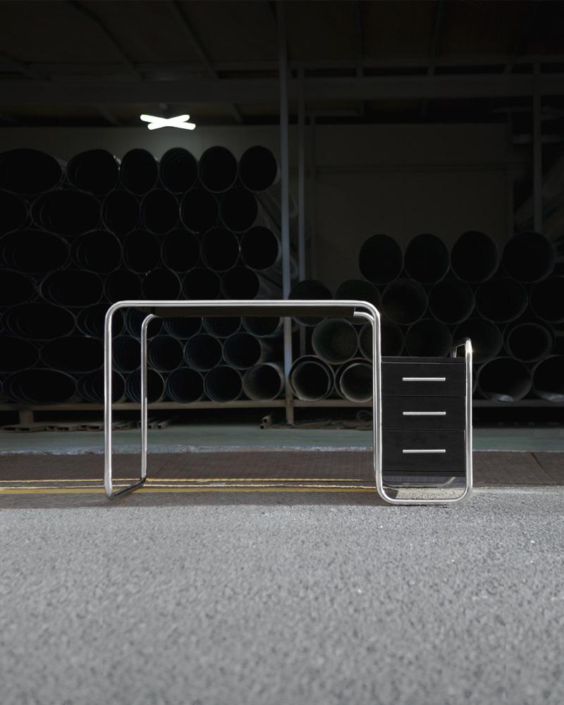 Flowing Furniture, motive table.