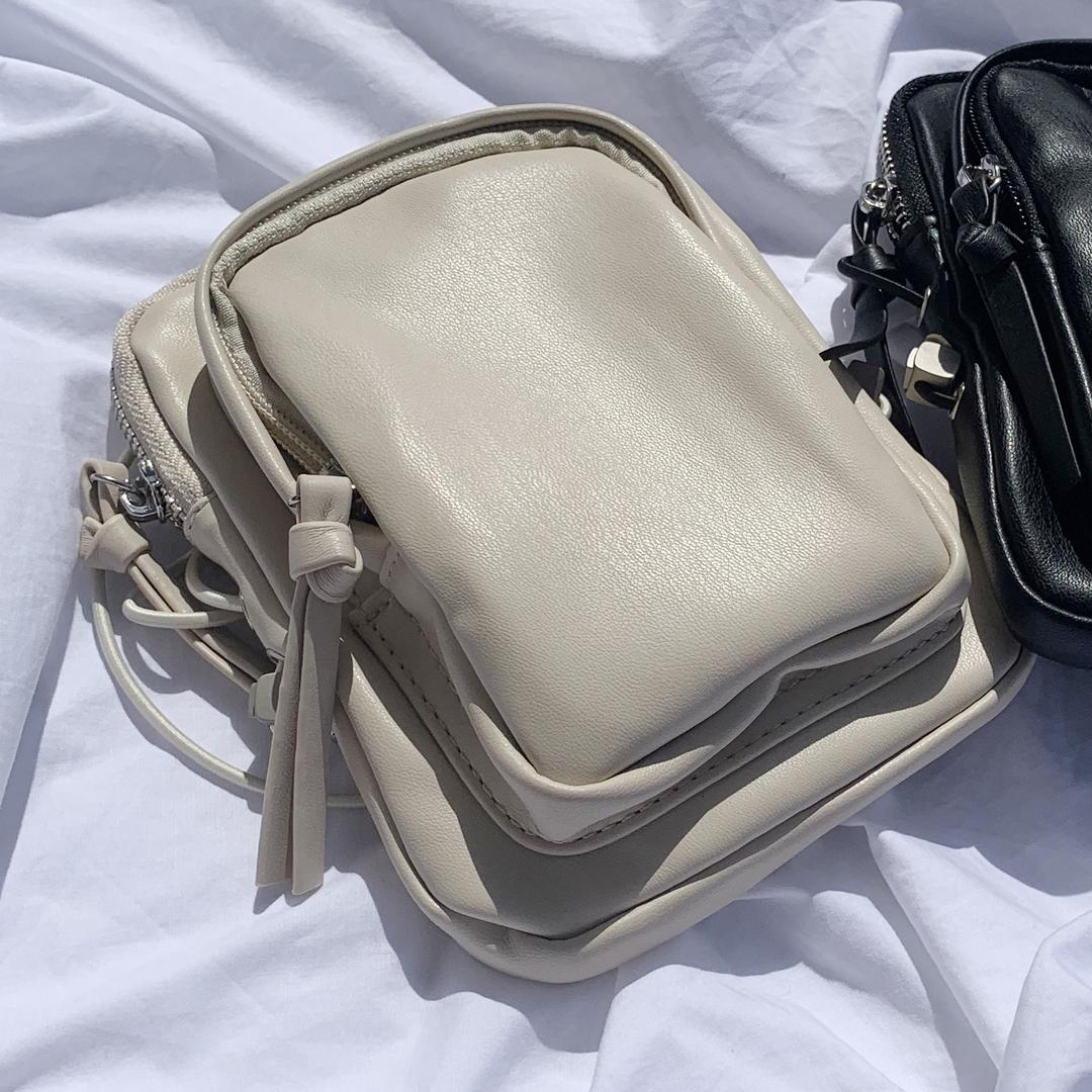 스트링 태슬 스퀘어 크로스백