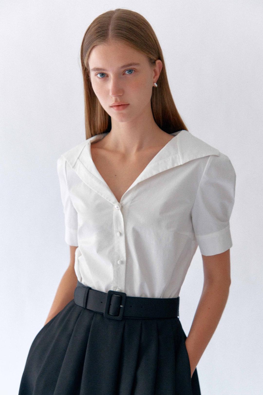 TRUDY V-neck pearl button blouse (Off white)