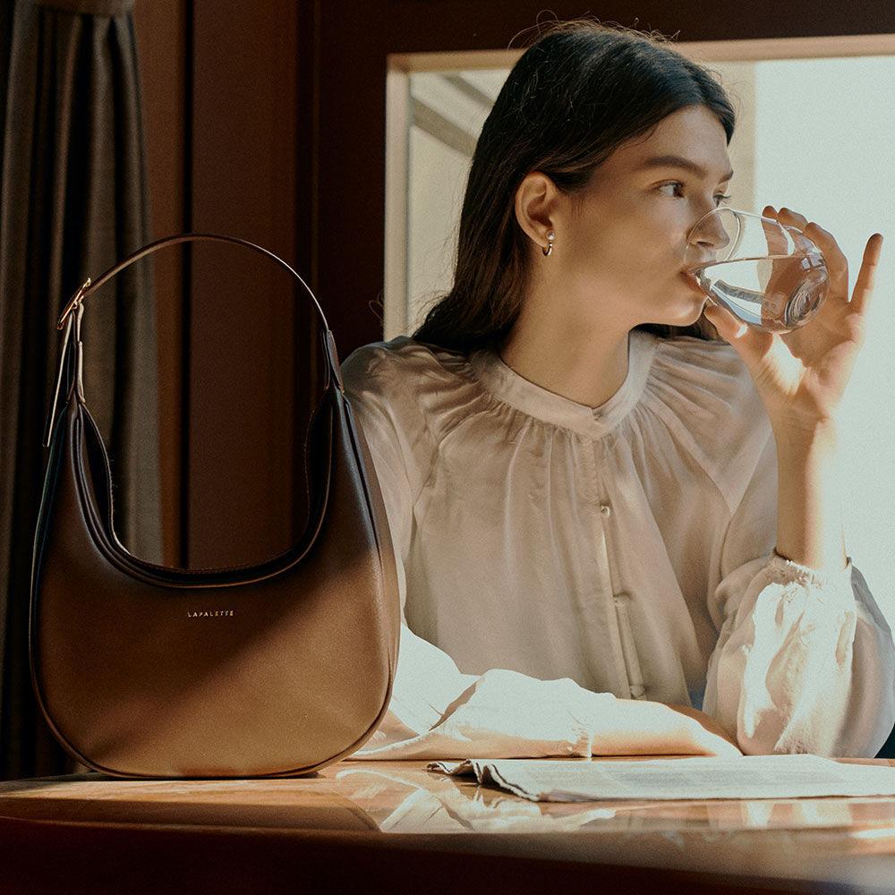 에센셜 플랩 호보백 BE2SD320-94