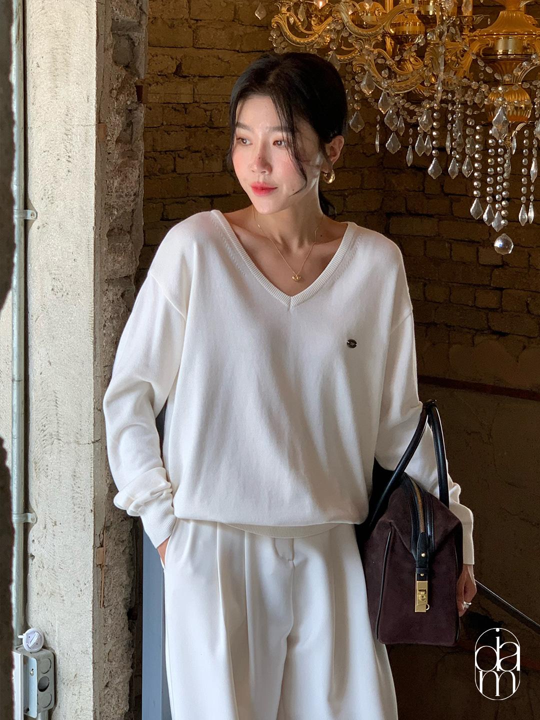 [MADE] 에센셜 브이넥 니트