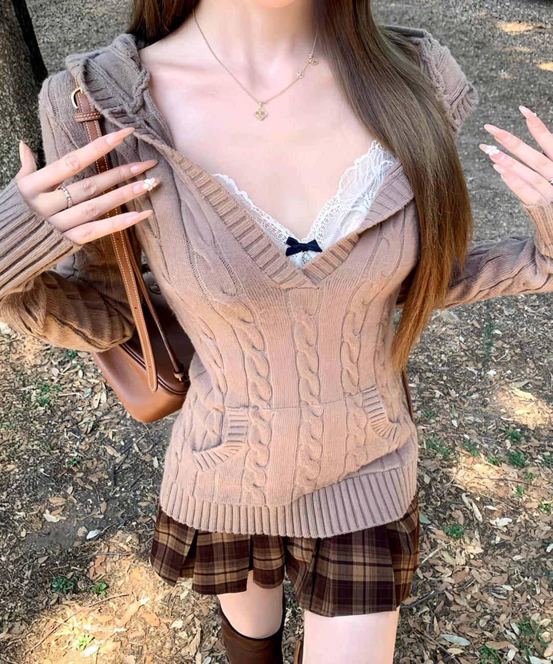 로스트체리 [데일리무드💖][심플&베이직템] 블란쳇 브이넥 포켓 꽈배기 케이블 슬림 후드 니트 - 2color