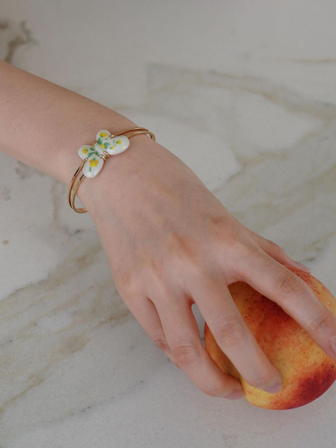 [avon] butterfly porcelain bangle