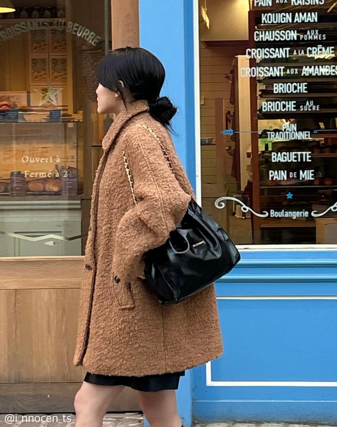 [코코체인] 블랙 골드 장식 드로우스트링 체인숄더백 M