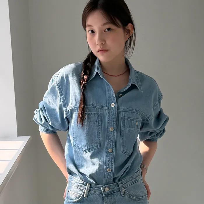 [이진화님 착용] PLAIN DENIM SHIRT (LIGHT BLUE)