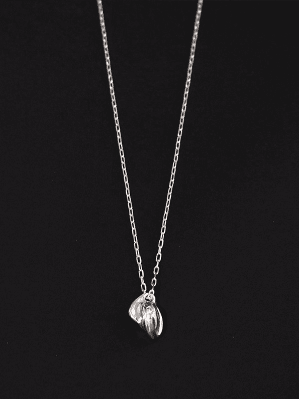 FULL LEAF PENDANT NECKLACE