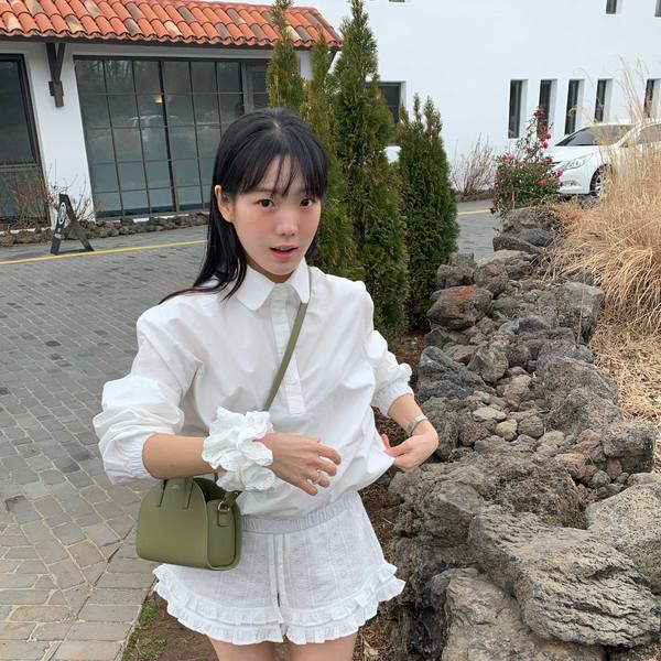 • Poco button blouse