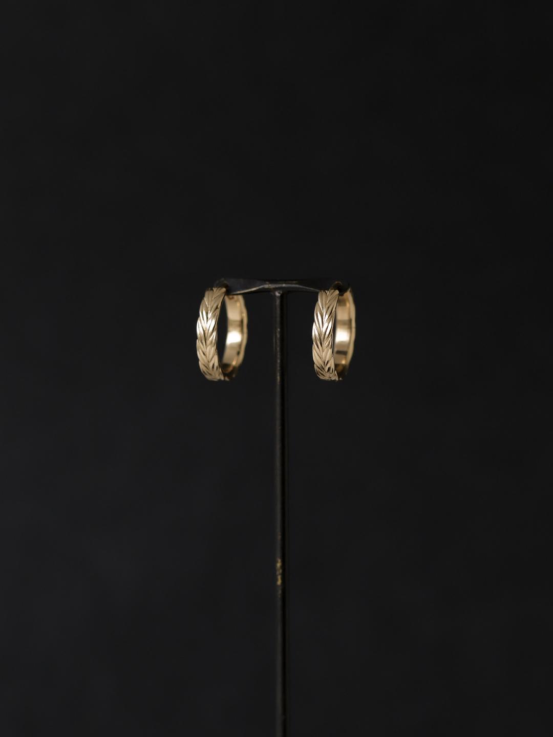 kotinos leaf clicker earrings: narrow.