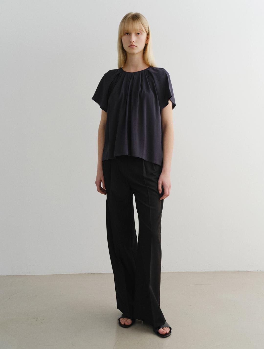 Rei Tuck Volume Blouse (Navy)