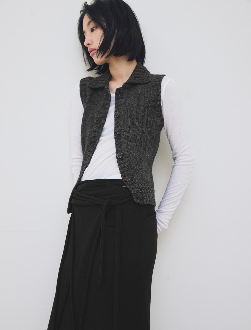 LAMBSWOOL KNIT VEST [CHARCOAL]