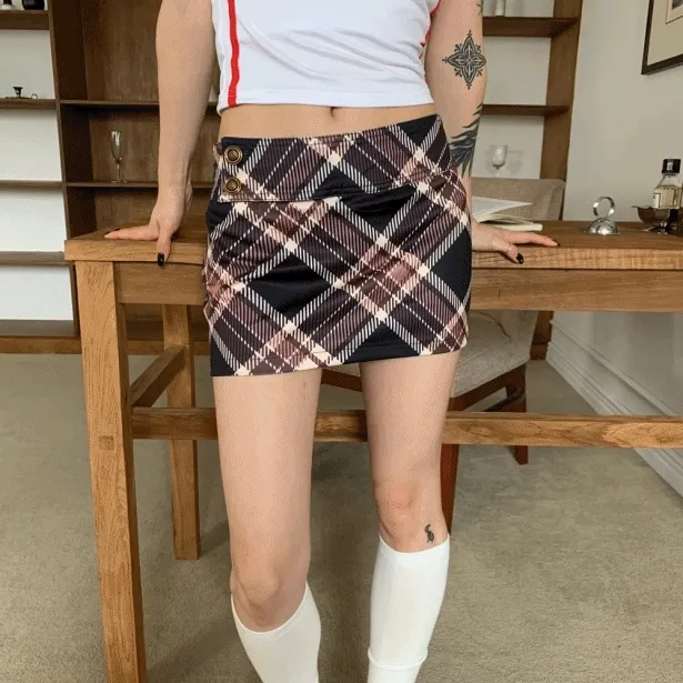 체크 로우라이즈 버튼 미니 스커트