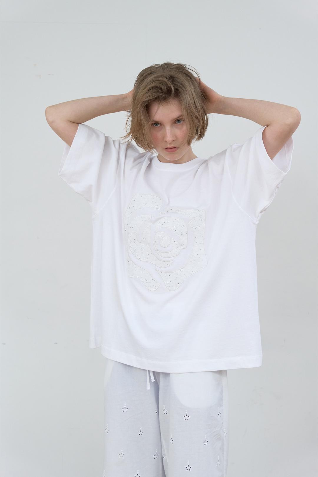 [05.21 순차발송] ROSE PATCH T-SHIRT_WHITE
