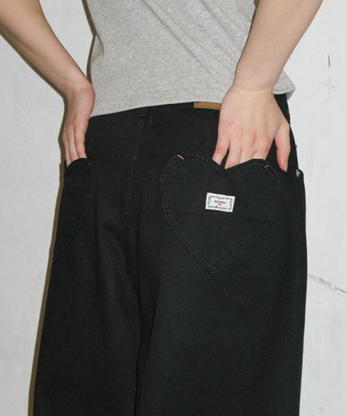 BACK HEART STITCH POCKET DENIM PANTS BLACK