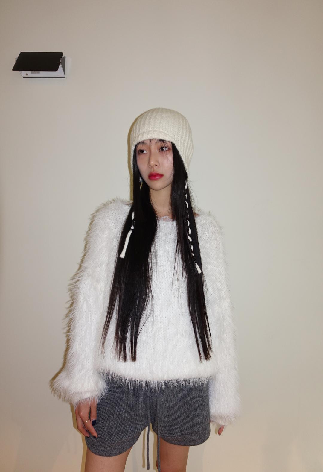 String ear beanie