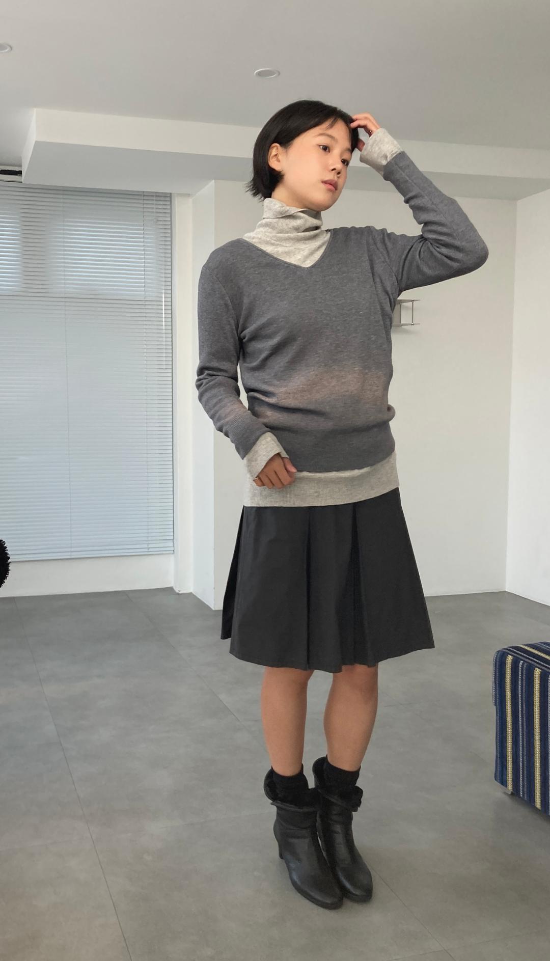 MAXMARA (weekend line) deep grey pleats skirt