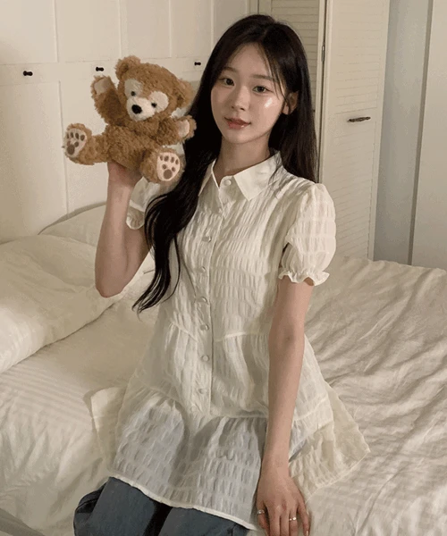 [비침걱정x/큐티무드🧸] 베니카 카라 캉캉 셔링 A라인 엠보싱 콩단추 퍼프 반팔 미니 원피스 2colors