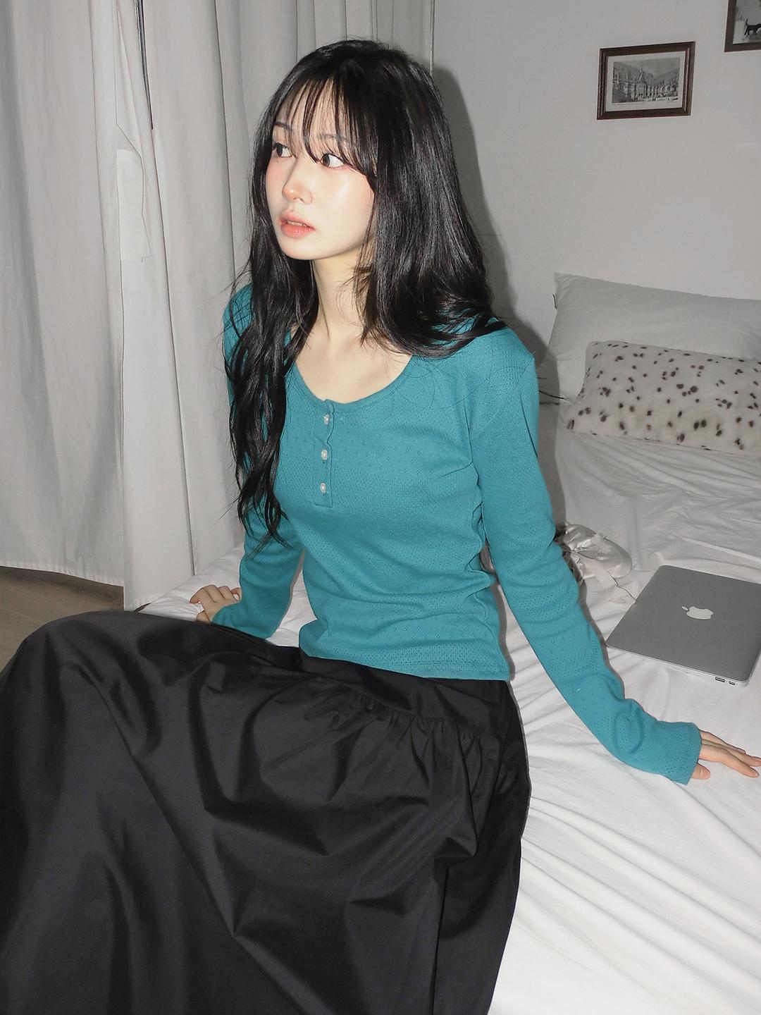 시프트에잇 [컬러맛집🌈/봄신상] 크런키 펀칭 헨리넥 데일리 여리핏 긴팔 티셔츠 4color