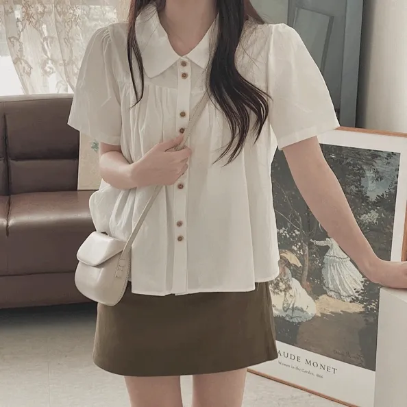 (베이지당일출고🚀)우드 버튼 셔링 반팔 라운드 카라 블라우스