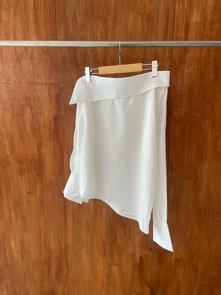 White button sleeve blouse