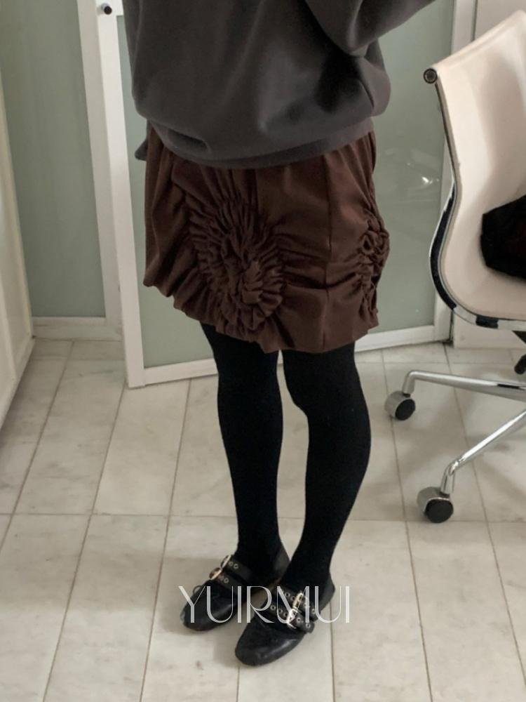 유이르무이 UNDERSON 언더슨 모리 셔링 플라워 미니 스커트 2color