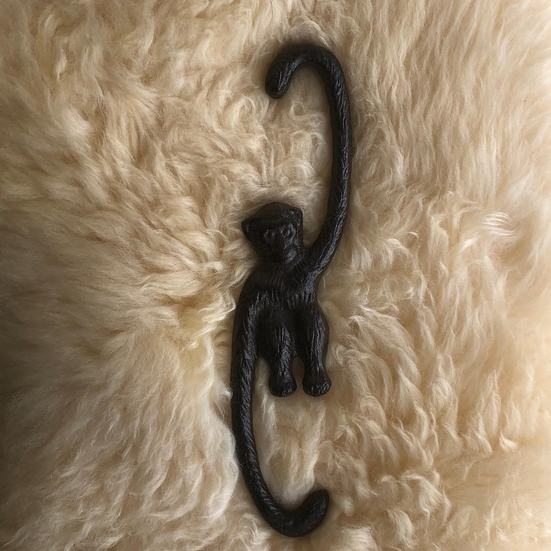 Cast Iron Monkey Hook [L]